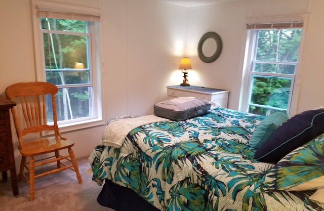 MONTAGUE! FLOWER CREEK GUEST HOUSE <1 MI TO LAKE MICHIGAN! & FLOWER CREEK DUNES