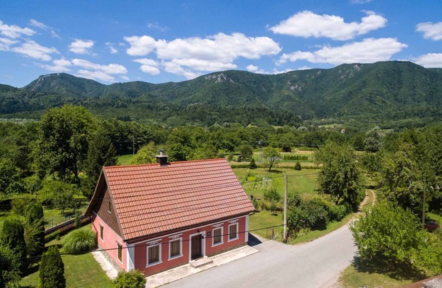 Montain hut With large garden