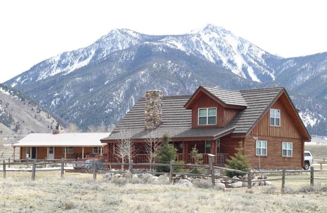 Montana Spirit Guest Lodge