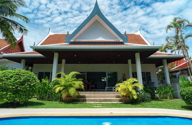 Montaplan - 3 bedroom villa in quiet residential, swimming pool, garden