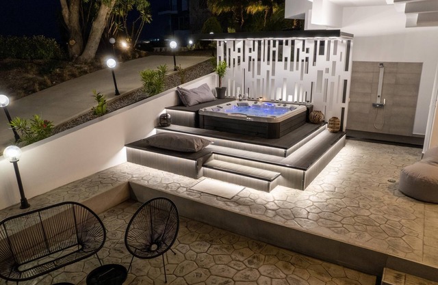 Monte Smith Grand Luxury Villa