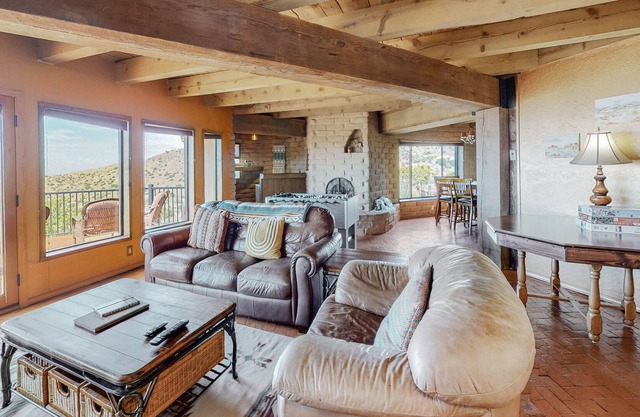 Monte Vista! A home with city and mountain views!