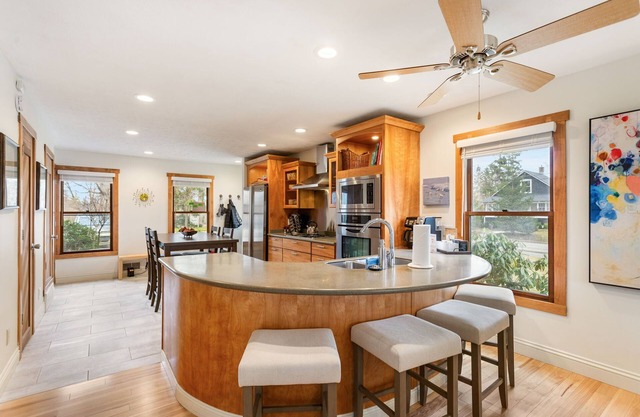 Monthly Discount! Birds Nest | DT Saugatuck | Pool