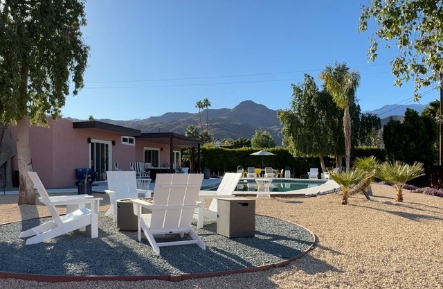 Moonlight Cove Modern: Set atop the foothills with 360° valley & mountain views