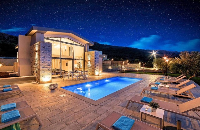 Moonlight Grand Villa Heated Pool