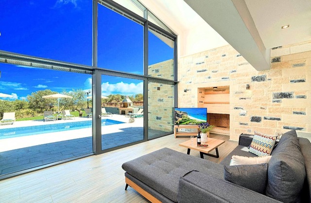 Moonlight Maxima Villa Heated Pool