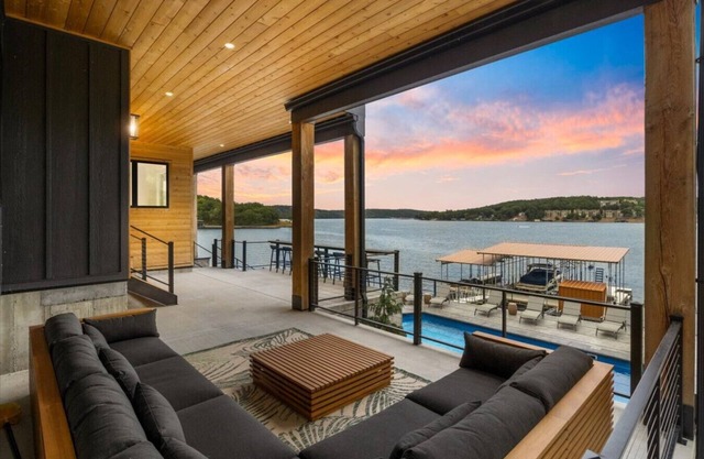 Moonlight Manor - Private Pool, Theatre Room & More!