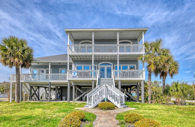 Moonlighting Whole House - Eight Bedroom Eight Bath Home w/pool