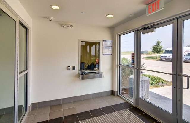 Motel 6 Roanoke, TX - Northlake - Speedway