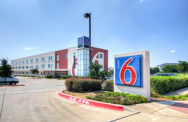 Motel 6-Roanoke, TX - Northlake - Speedway