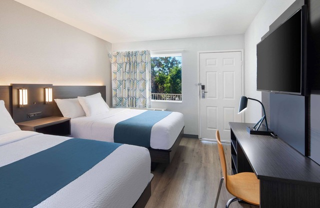 Motel 6 Woodland, CA – Sacramento Airport