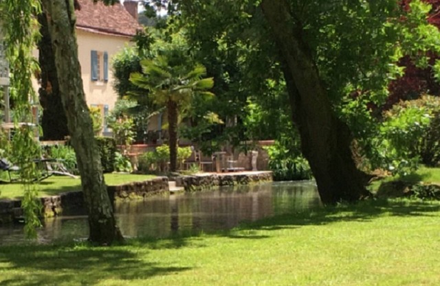 "Moulin des Charmes" in a park of 1ha crossed by the river