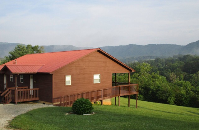 Mountain Cabin Getaway. 45 Minutes From Pigeon Forge And Gatlinburg
