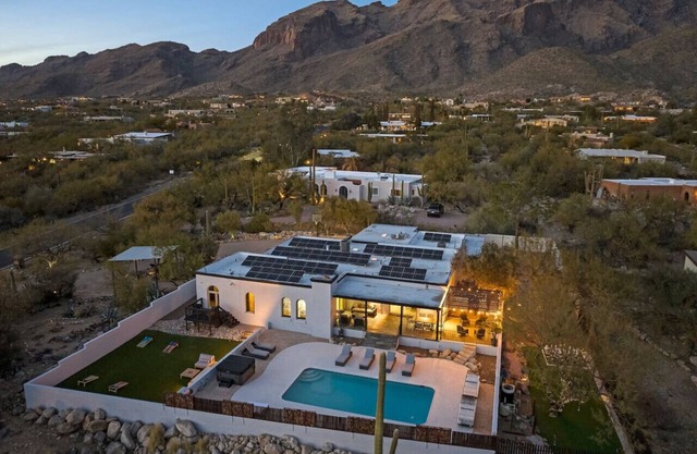 Mountain & City Views/Foothills/Heated Pool Spa Putt Putt Sleeps 24