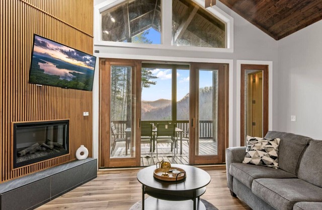 Mountain Hideaway, Grill, and Sunset Views!