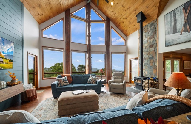 MOUNTAIN LODGE NEAR BOONE