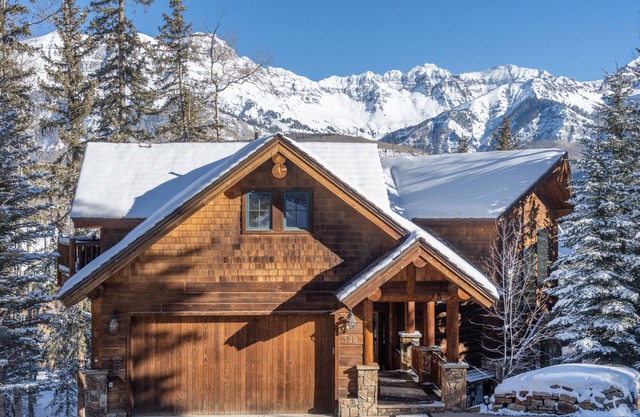 MOUNTAIN MELODY- A Luxury Music Paradise, On Elks Pond, Hot Tub, Oxygen Bar