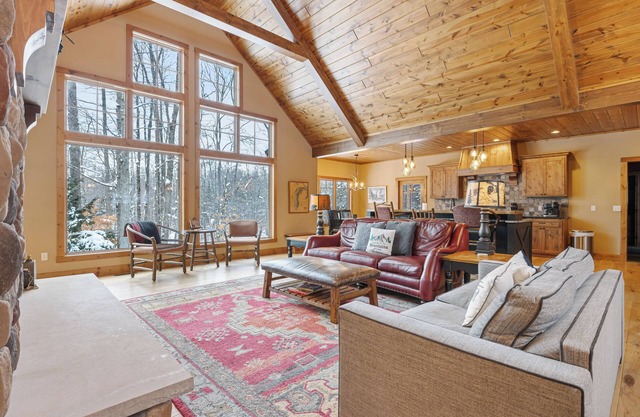Mountain Pass Lodge, Ski In/Ski Out, Sleeps 18, Hot Tub