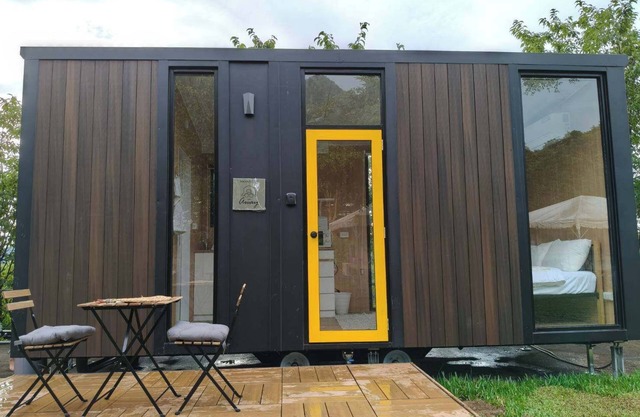 Mountain Sunshine Village 1 by Tiny Away (Rgyax Wagi 山曦小屋 1)