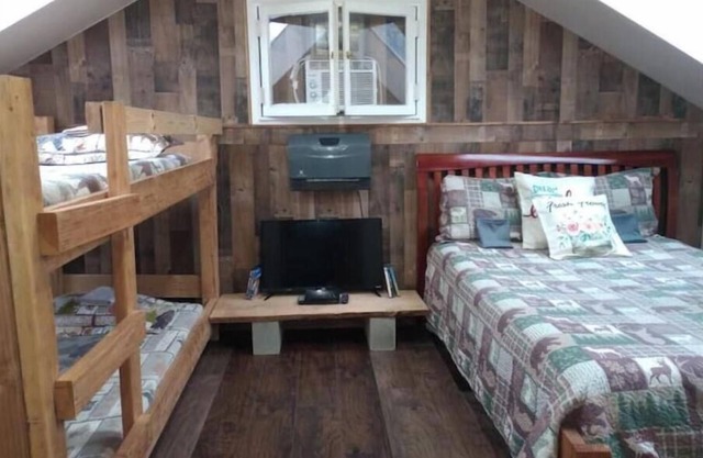 Mountain top Barn retreat with view