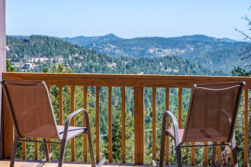 Mountain View Apartment Near Downtown & Hiking