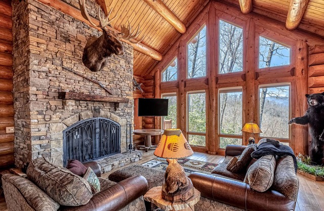 Mountain-view log home with hot tub, firepits, pool table & air hockey