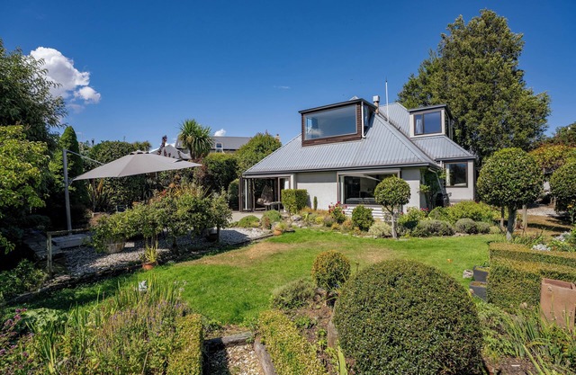 Mountain View Retreat - Wanaka Holiday Home