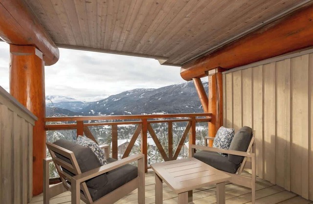 Mountain-view townhouse w/fireplace & ski access