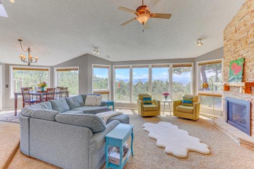 Mountain Views and Hot Tub Airy Forest Escape!