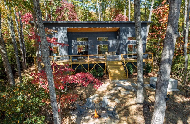 Mountain Views| Hot Tub | Fire Pit