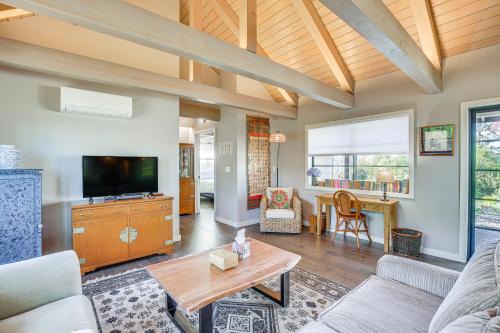 Mountain Views Peaceful Eugene Country Cottage!