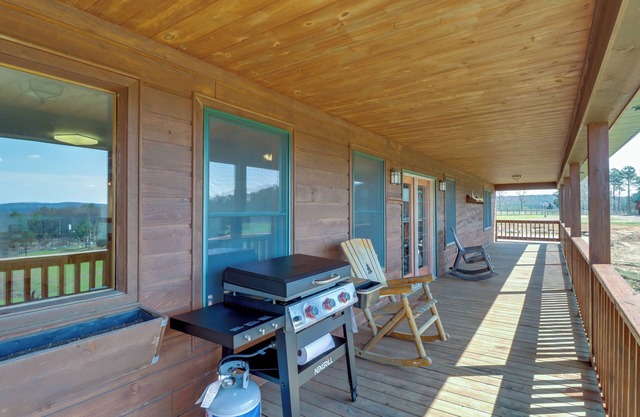 Mountain Views + Shared Pool: Ozarks Family Home