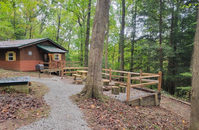 Mountainside Retreat (Hocking Hills Area)