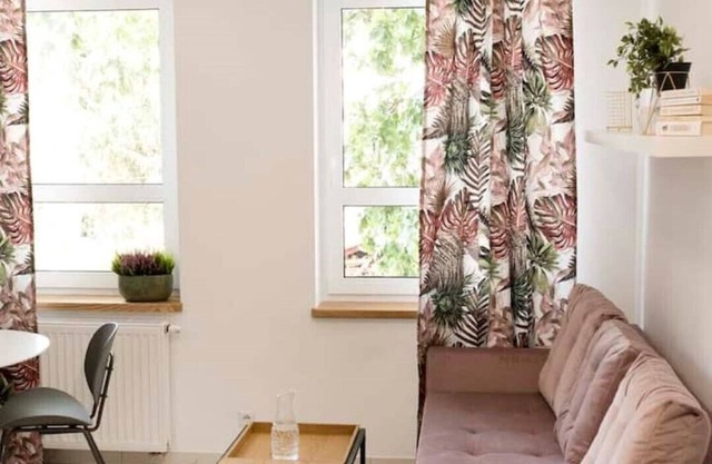 Moveen! Jungle Themed Condo With Netflix