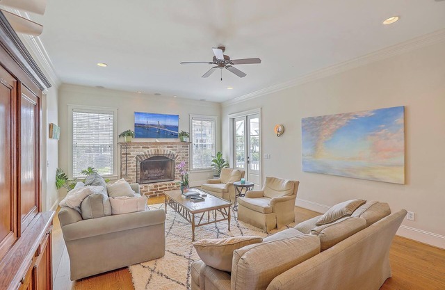 Mt Pleasant Treasure-Mins to the Beach