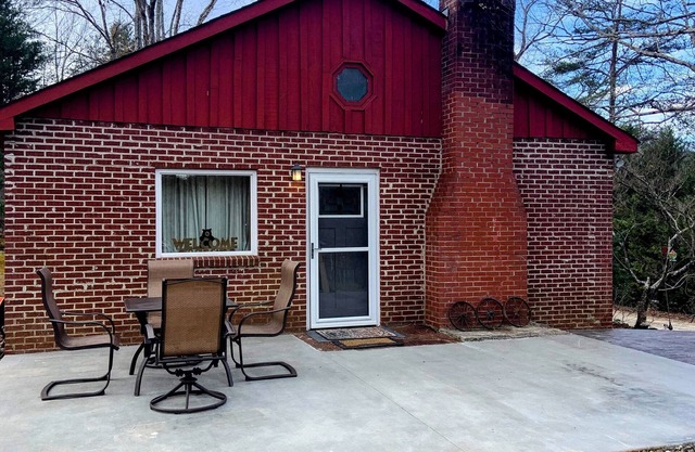 Mtn Cabin Getaway-Best Location! Patio w/firepit-amazing views! Relax & unwind!