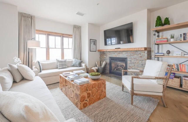 Mtn View 3BR Condo w/Kitchen in Prime Location
