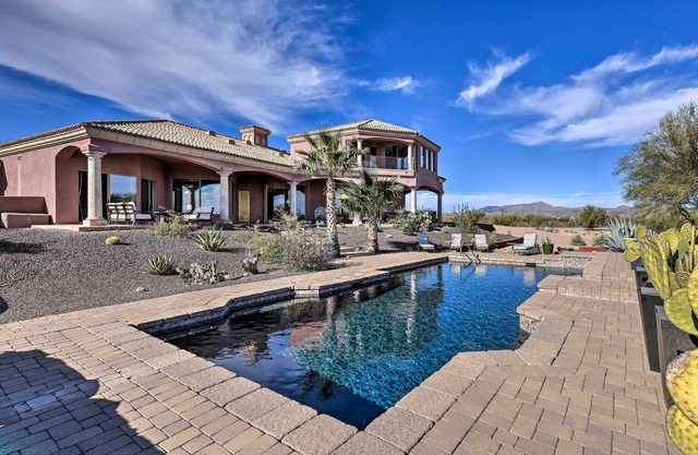 Mtn-View Gem w/Pool, BBQ & Fire Pit in Scottsdale