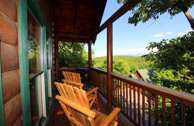 ♡Mtn View W/easy Access, Hot Tub, WiFi, Smart TV & 10 Minutes to Attractions♡