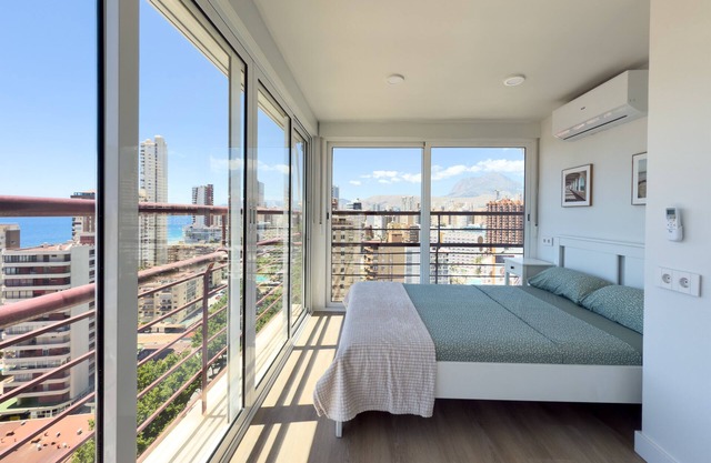 Mucho Gusto Coblanca 3-16. Sea and mountain view, AC, pool, free parking, WIFI