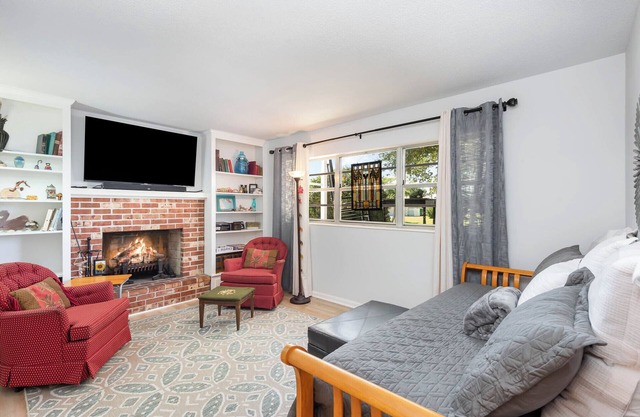 Multi Space Charming Beach House