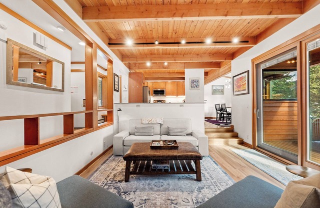 Multilevel Townhome Near the Slopes, Includes Poolhouse with Hot Tub & Sauna!