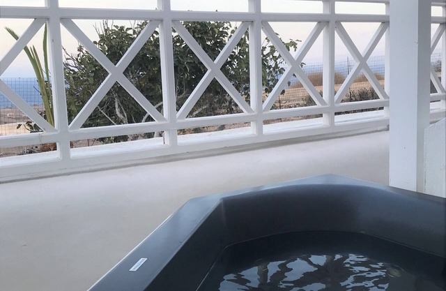 Muses Cycladic Suites - Compact Two-Bedroom Apartment with Outdoor Hot Tub