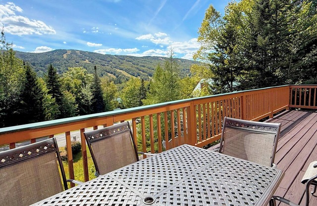MWP66 End Unit with Gorgeous Mountain Views, Pool Table, Pool/Gym Passes!
