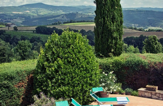 My Rental Homes - Villa Selvamica in Umbria with private pool wifi air conditioning 6 bedrooms sleep