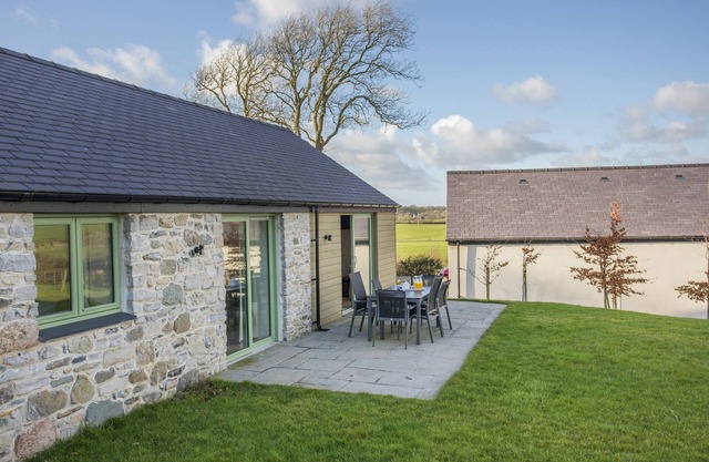 MYNYDD PARYS, pet friendly, with a garden in Brynsiencyn
