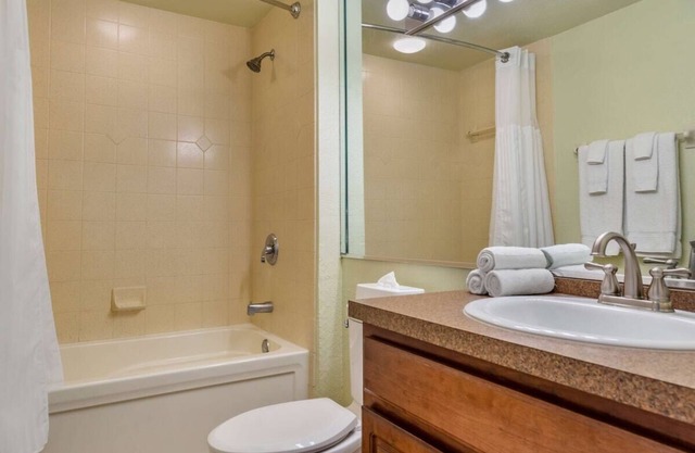 Mystic Dunes Resort, Kissimmee, FL n2 Bedroom with Kitchen and Living Room