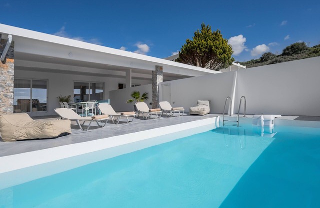 Mythos villa 8,pool,Walking distance to beach