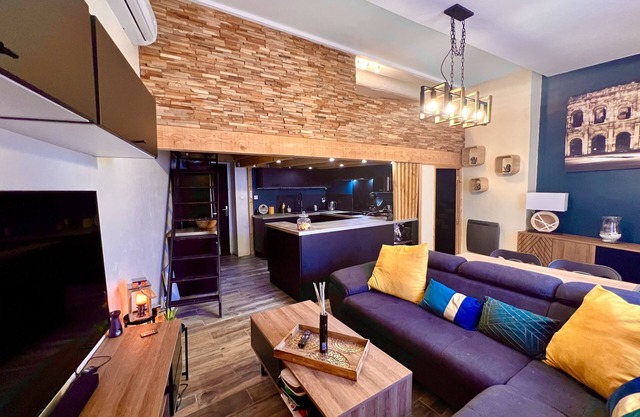 Nîmes center: superb atypical apartment