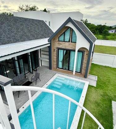 N&C Mountain Pool Villa Huahin